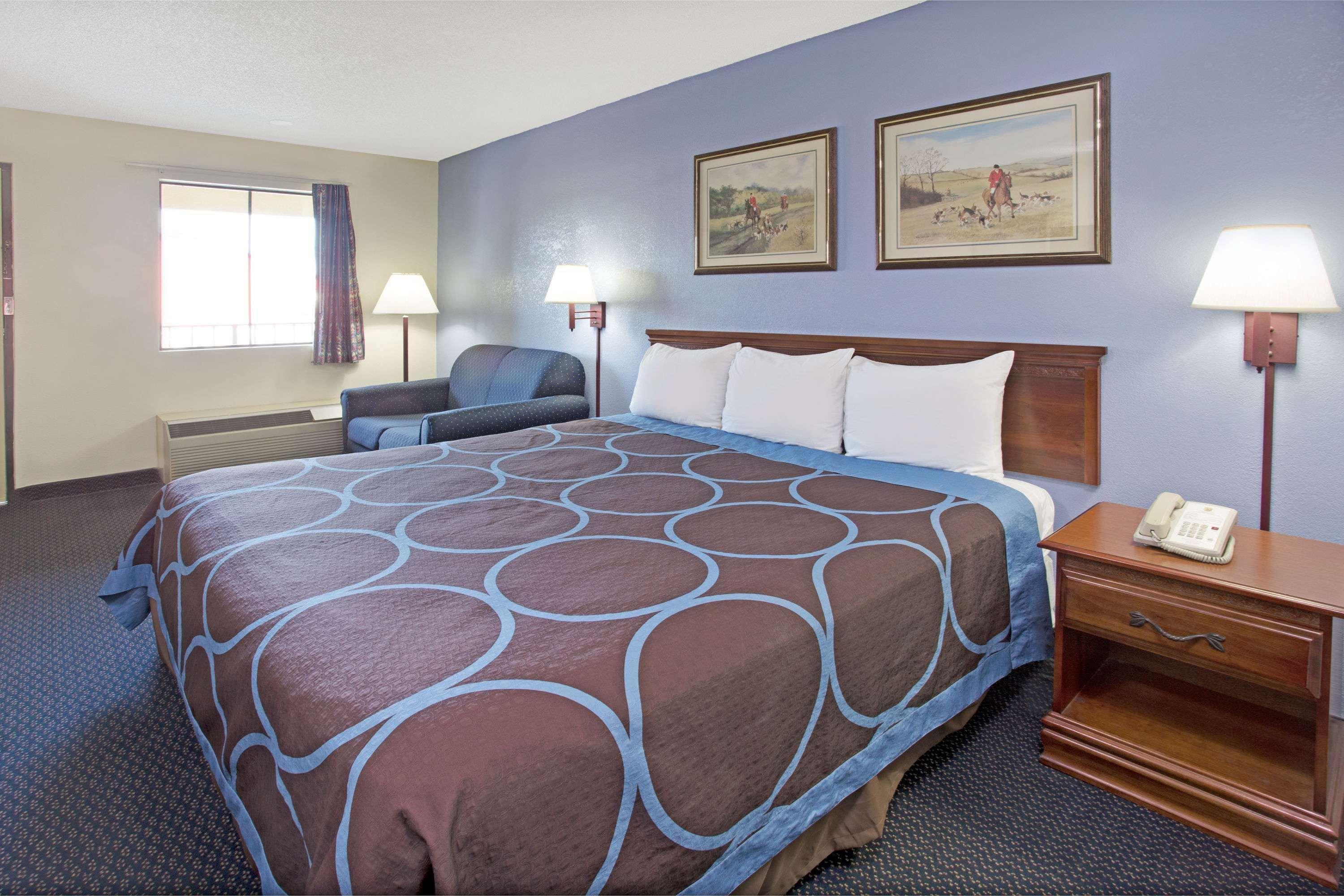 Super 8 By Wyndham Suwanee Hotell Eksteriør bilde
