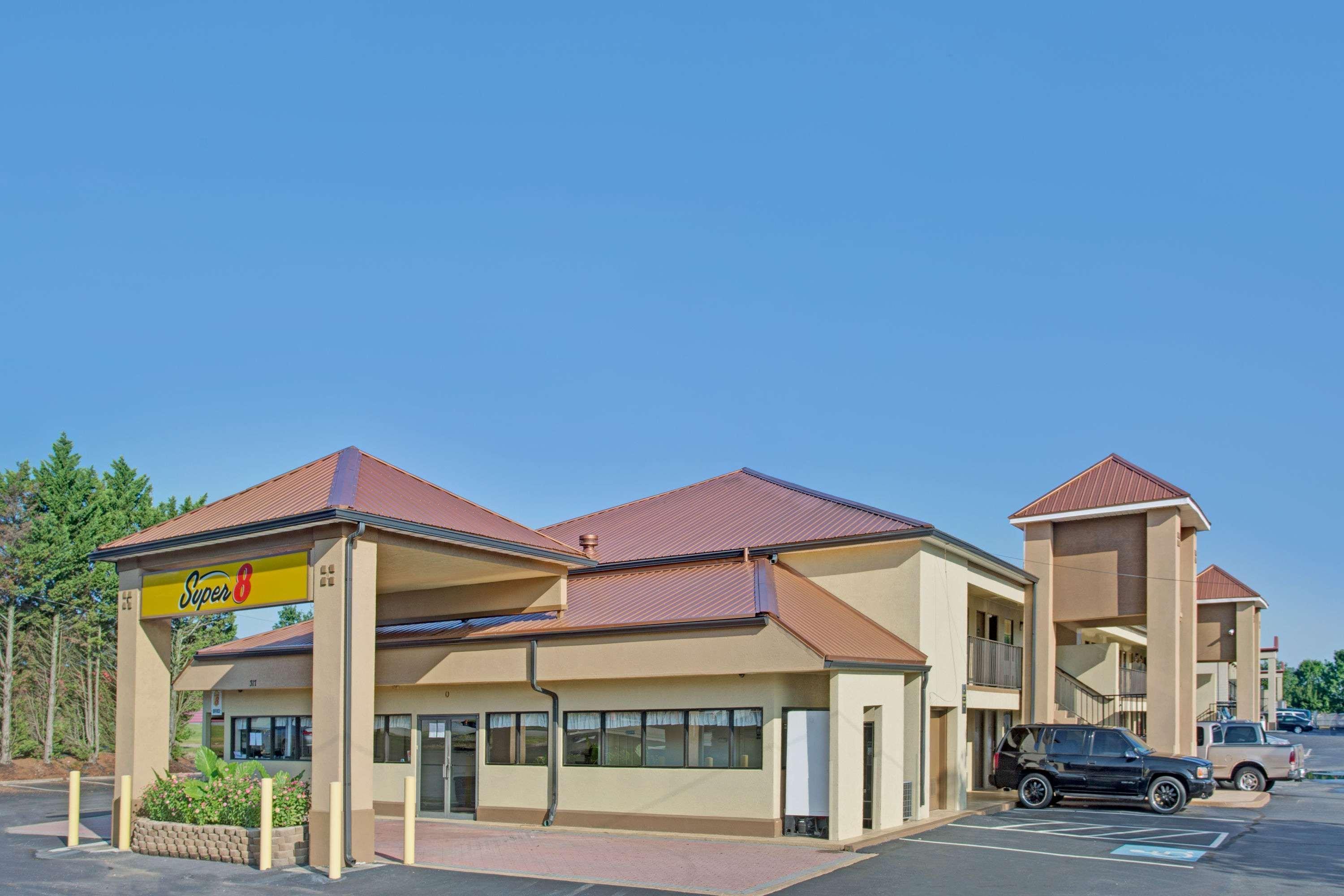 Super 8 By Wyndham Suwanee Hotell Eksteriør bilde