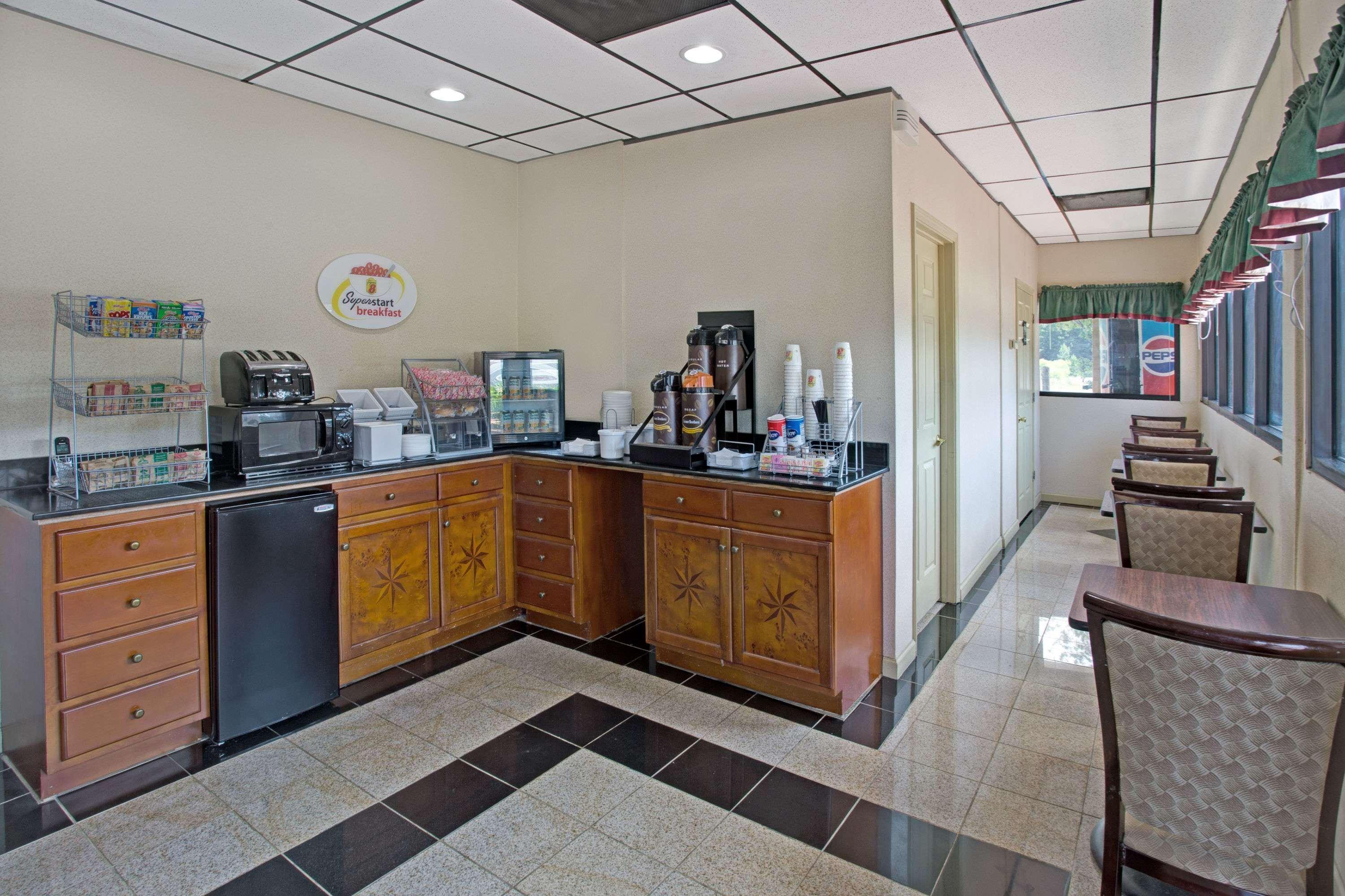 Super 8 By Wyndham Suwanee Hotell Eksteriør bilde