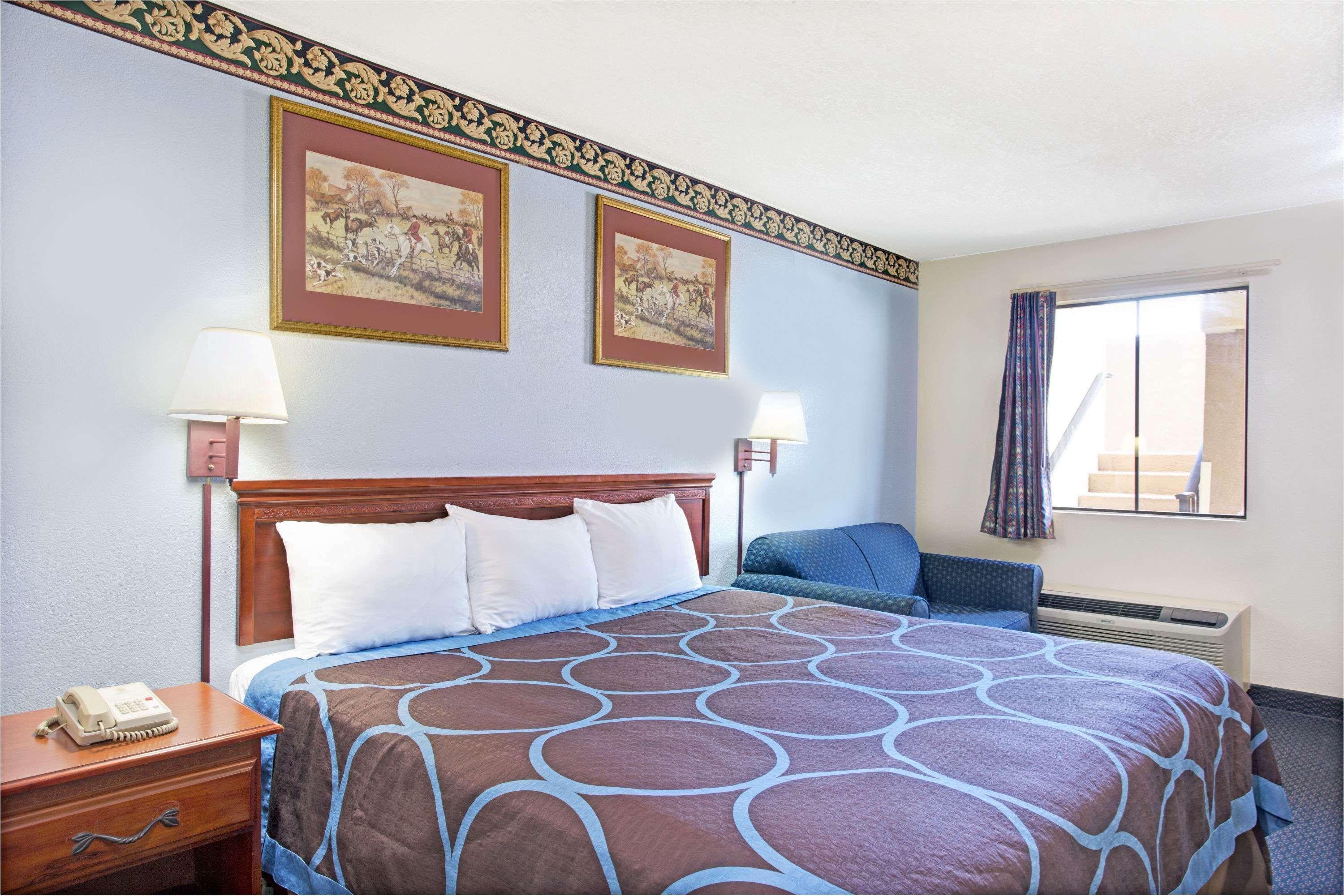 Super 8 By Wyndham Suwanee Hotell Eksteriør bilde