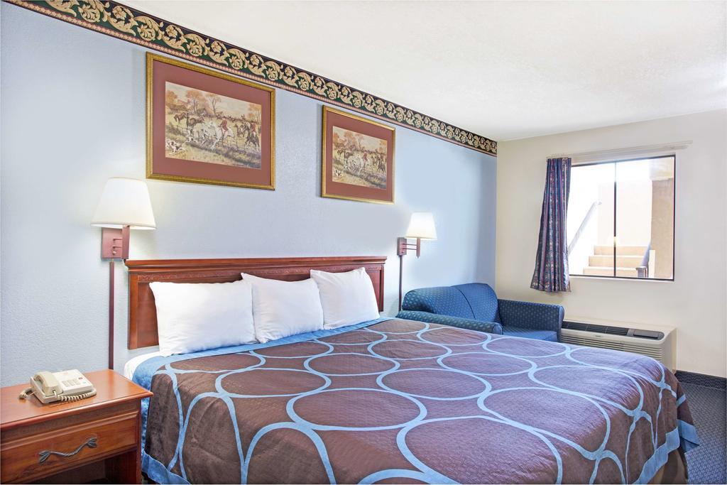 Super 8 By Wyndham Suwanee Hotell Eksteriør bilde